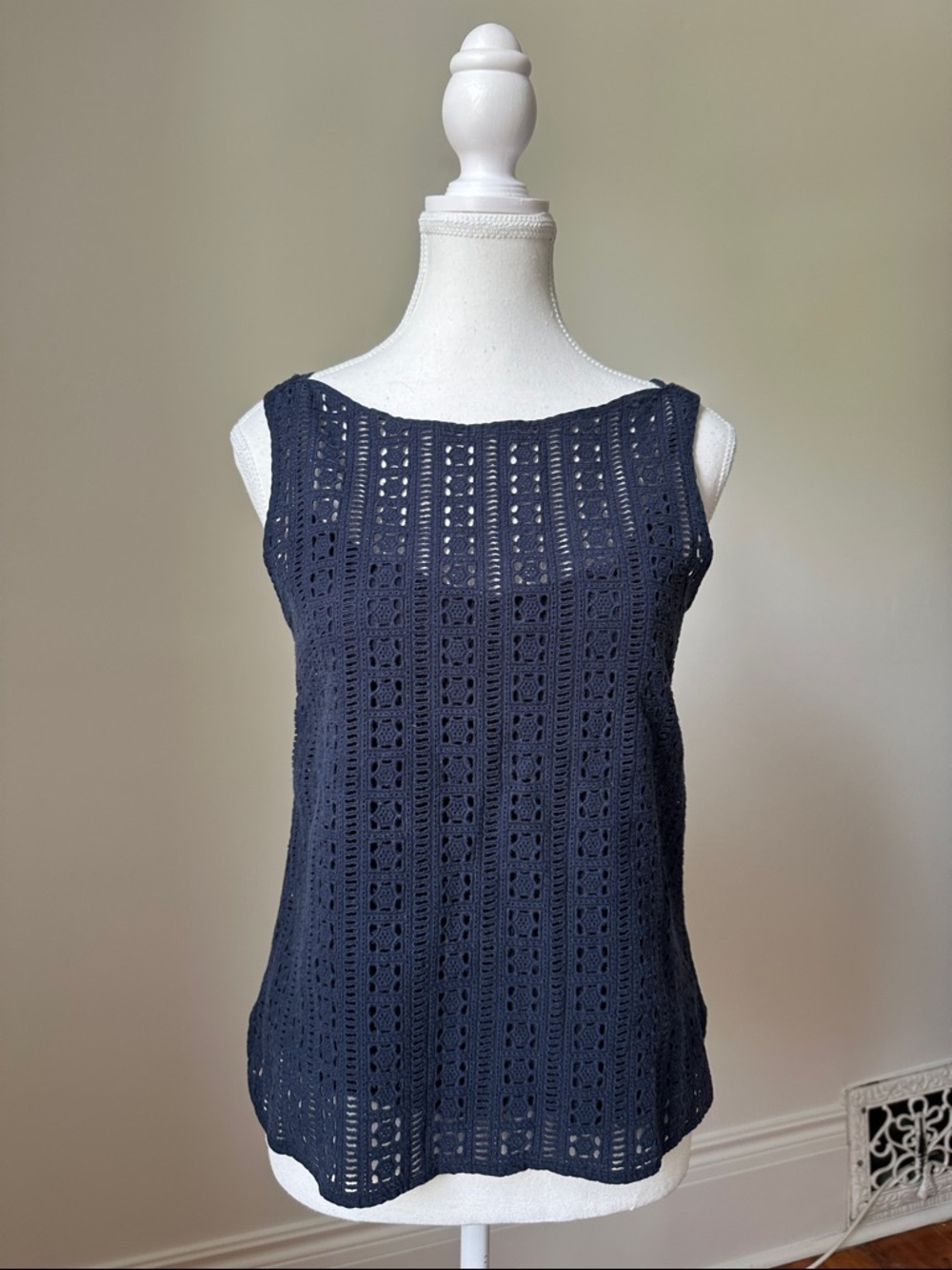 BANANA REPUBLIC Blue Cotton Eyelet Preppy Summer Sleeveless Top Size Medium
